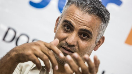 Cineasta palestino Emad Burnat em entrevista coletiva no SindiJor-PR
