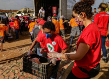 Movimentos sociais distribuíram quase 400 toneladas de alimentos no Paraná