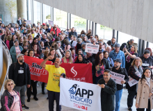 Na luta! Aposentados(as) e funcionários(as) lotam Alep para marcar o 30 de agosto