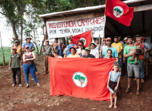 Famílias do MST completam um mês de vigília contra despejos em Cascavel