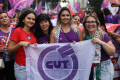 Mulheres ocupam avenida Paulista em manifestação no Dia Internacional da Mulher