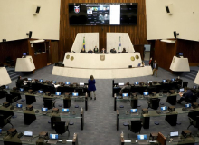 Deputados aprovam projeto inconstitucional instituindo o ensino domiciliar no PR