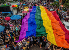 Parada LGBTI+ de Curitiba celebra a diversidade e reforça o voto consciente