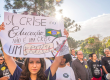 Parceiro da Escola, mas por alguns milhões de reais