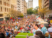 Multidão protesta em Curitiba (PR) contra a Anistia e a PEC da Blindagem