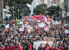 Greve da educação mobiliza população contra ações do governo Bolsonaro