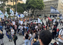 Estudantes saem às ruas de Curitiba pedindo a revogação do Novo Ensino Médio