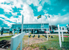 Educadores lembram 30 de agosto com ato em frente ao Palácio Iguaçu