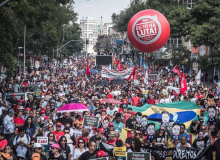 Servidores públicos, em greve, convocam mobilização contra Ratinho Júnior na terça