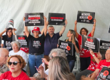 Ato de educadores(as) pressiona governo e pauta deputados(as) na Alep